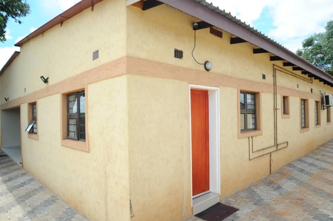 Pillacol Guest House Victoria Falls Zewnętrze zdjęcie
