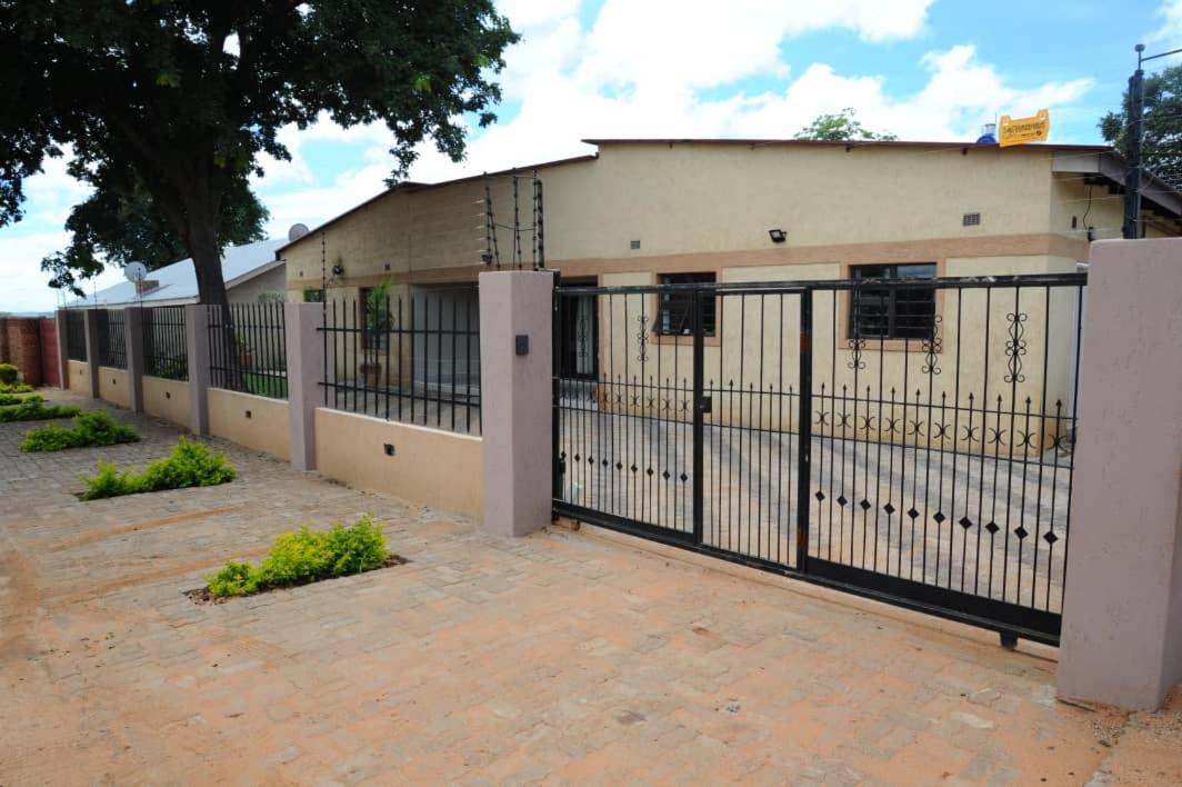 Pillacol Guest House Victoria Falls Zewnętrze zdjęcie
