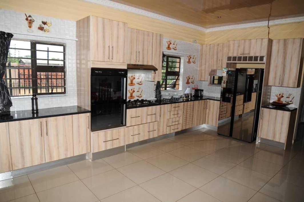 Pillacol Guest House Victoria Falls Zewnętrze zdjęcie